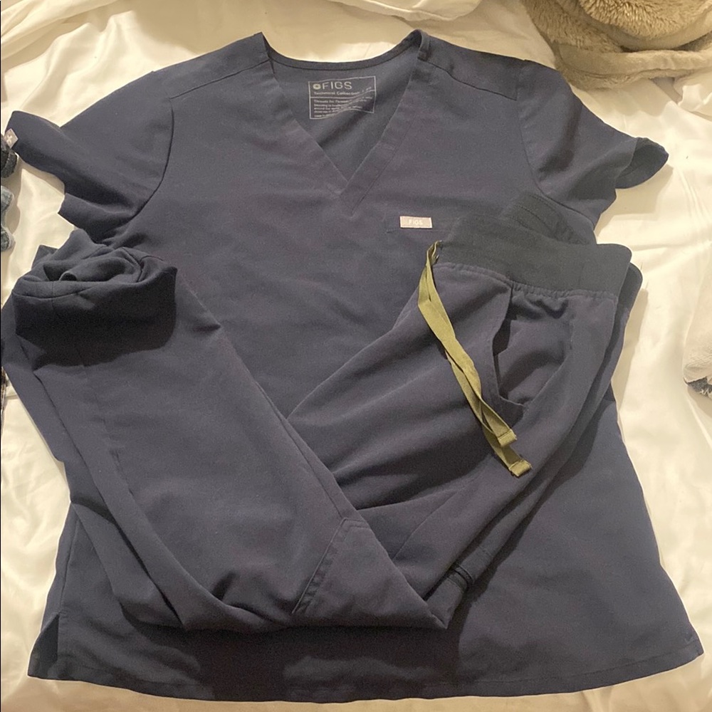 FIGS Deep Blue Scrub set